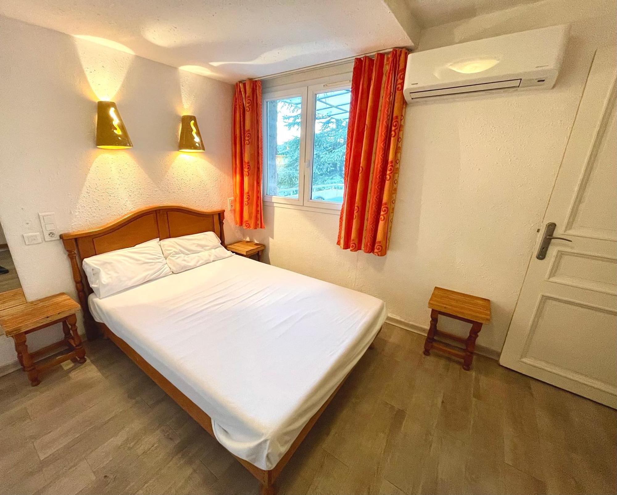 Apart'Hotel Les 4 Sources Corbes Exterior photo